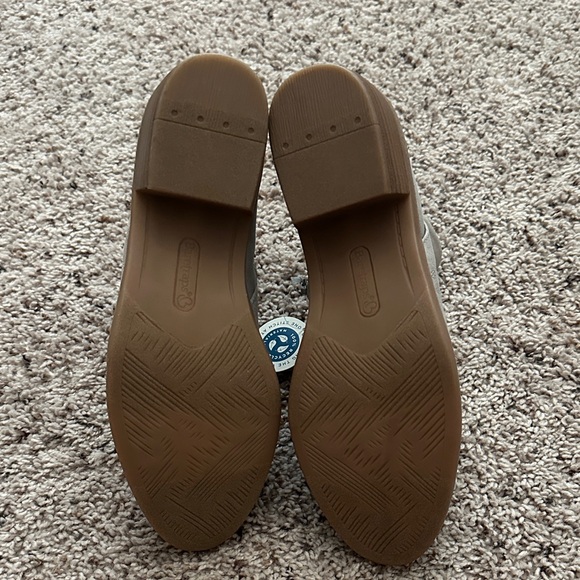 BareTraps Light Gray Ankle Boots - Picture 6 of 7